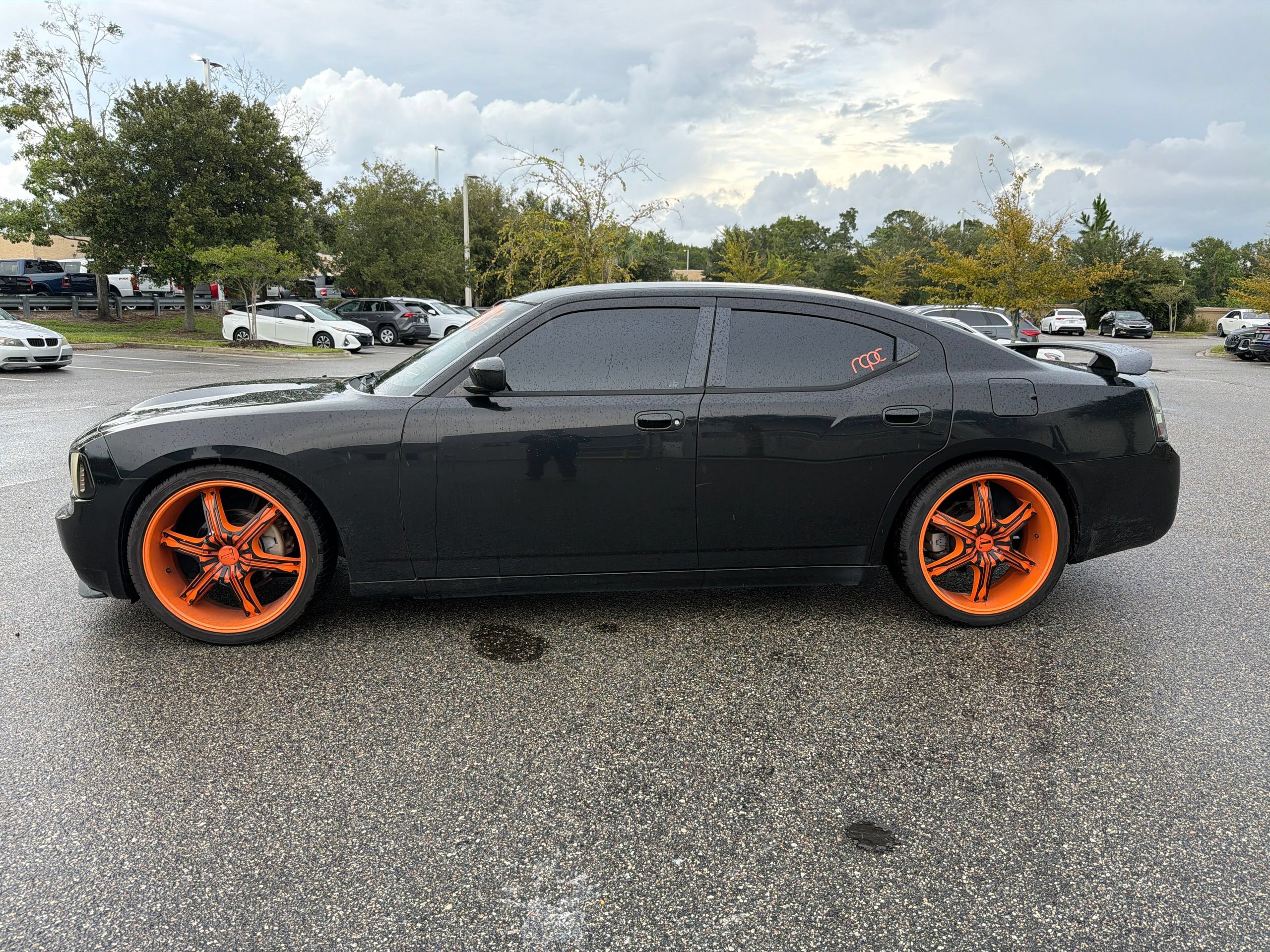 Used 2010 Dodge Charger RWD image 4