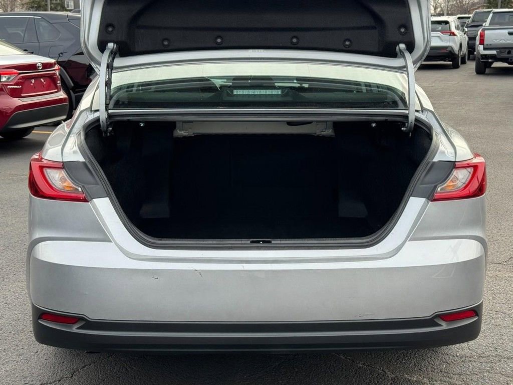 Used 2025 Toyota Camry LE image 9