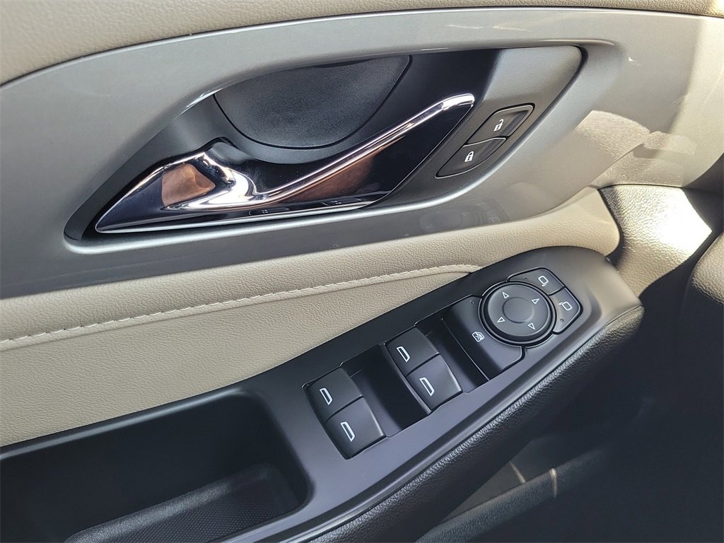 Used 2022 Chevrolet Traverse LS image 15