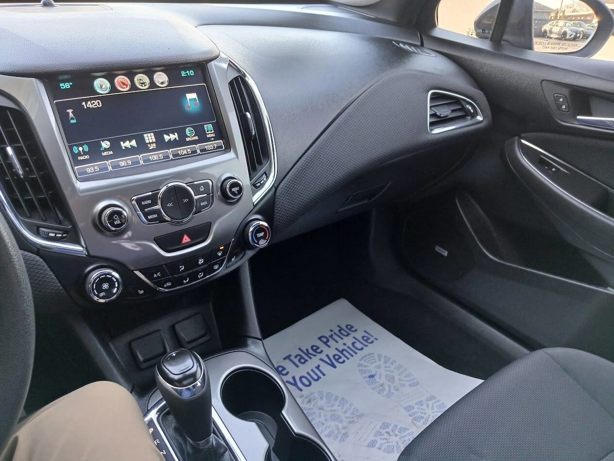 Used 2017 Chevrolet Cruze LT w/ Sun And Sound Package image 4