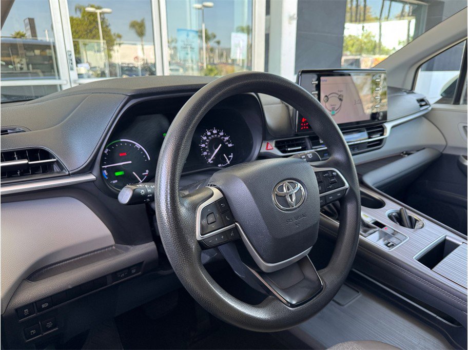 Used 2021 Toyota Sienna LE image 24