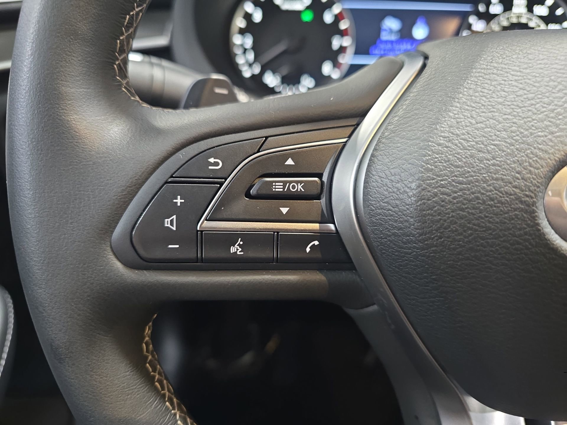 Certified 2025 INFINITI QX50 Luxe w/ Accent Package image 17