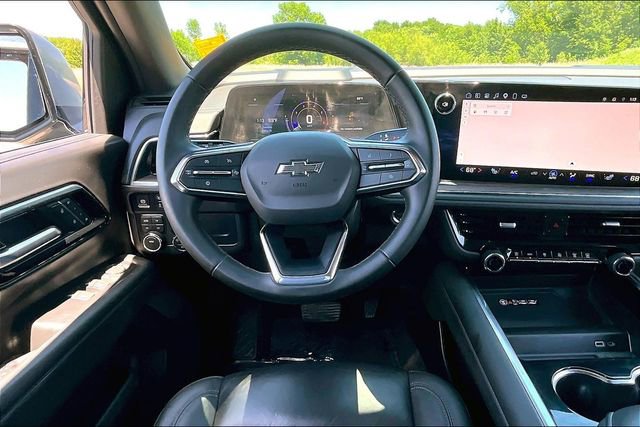 Used 2025 Chevrolet Suburban Z71 AWD/4WD image 8