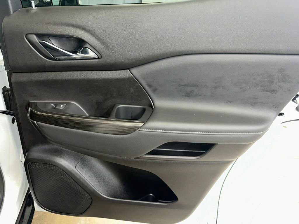 Certified 2023 GMC Acadia SLT w/ Preferred Package image 32