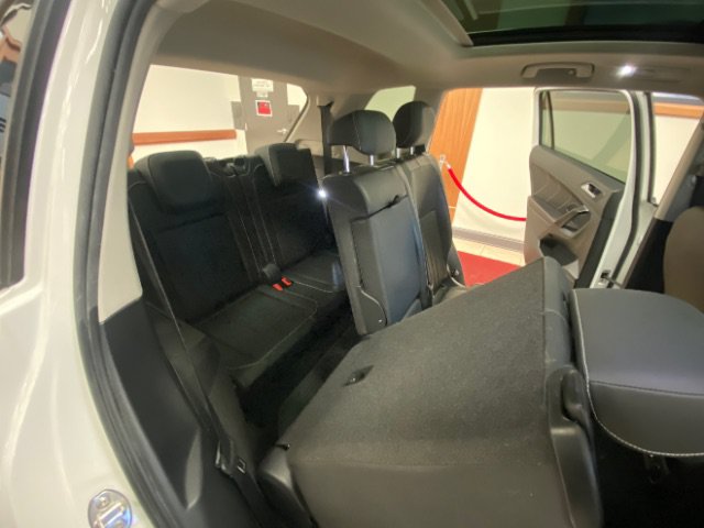 Used 2023 Volkswagen Tiguan SE w/ Panoramic Sunroof Package FWD image 23