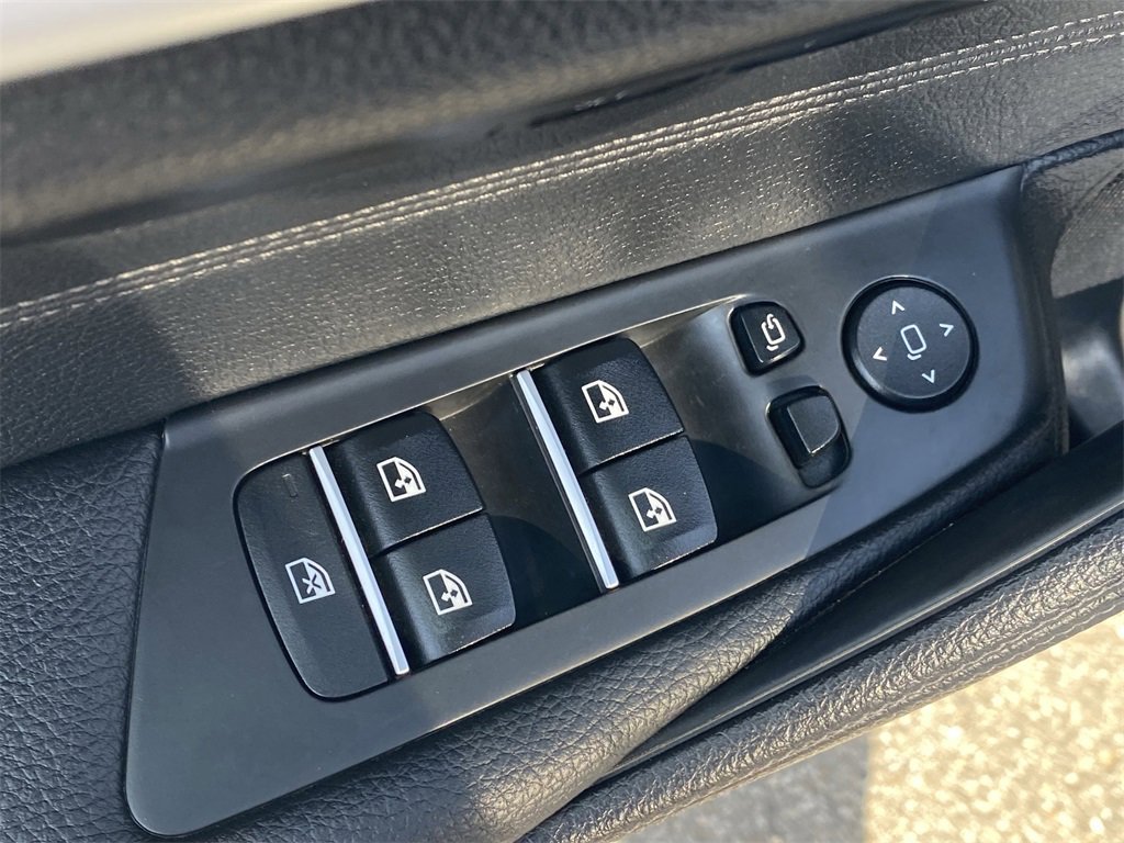 Used 2020 BMW 530i xDrive w/ Premium Package image 21