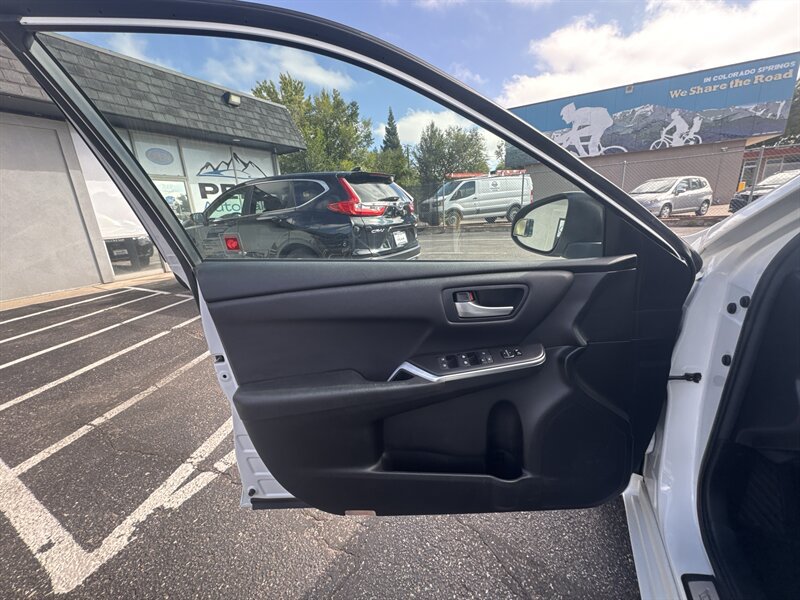 Used 2017 Toyota Camry SE w/ Protection Package (Q2) FWD image 9