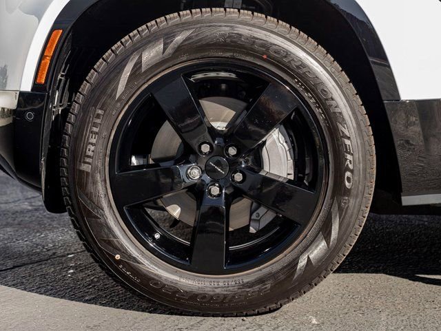 New 2026 Land Rover Defender 110 X-Dynamic SE image 11