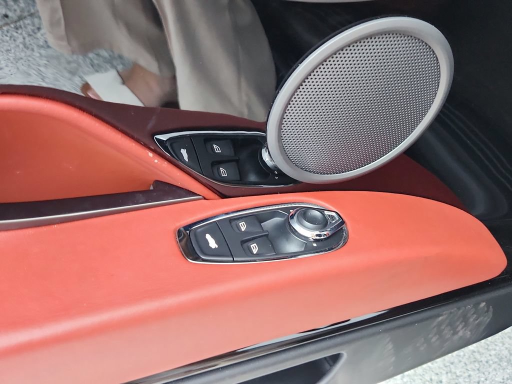 Used 2018 Aston Martin DB11 Coupe RWD image 19