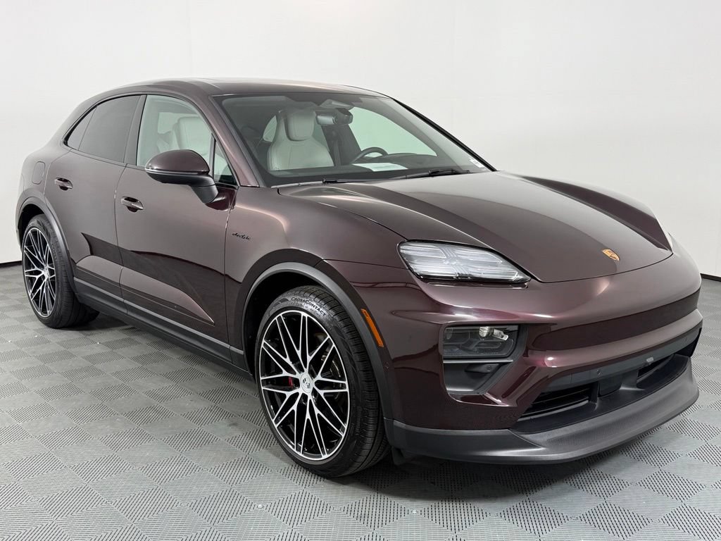 Certified 2025 Porsche Macan 4S Electric AWD/4WD image 9