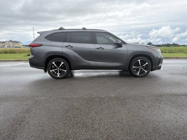 Used 2021 Toyota Highlander XSE FWD image 6
