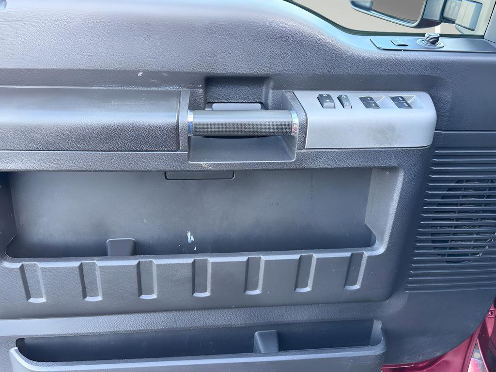 Used 2015 Ford F250 Lariat image 24