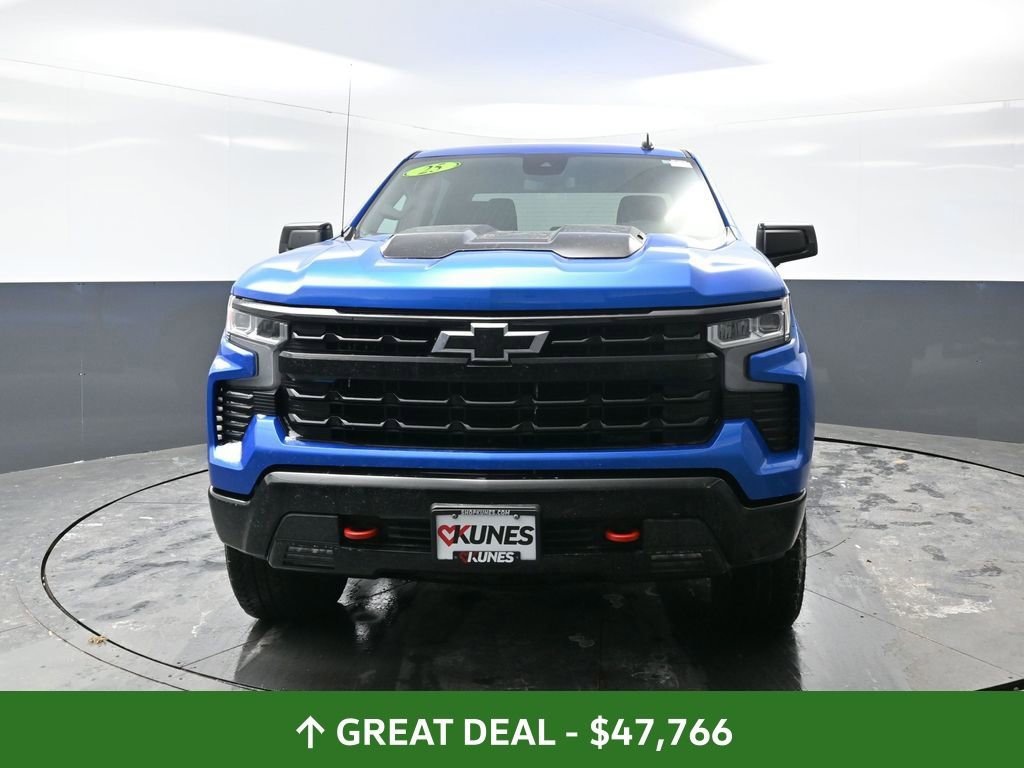 Used 2025 Chevrolet Silverado 1500 LT Trail Boss w/ LPO, Dark Essentials Package image 8