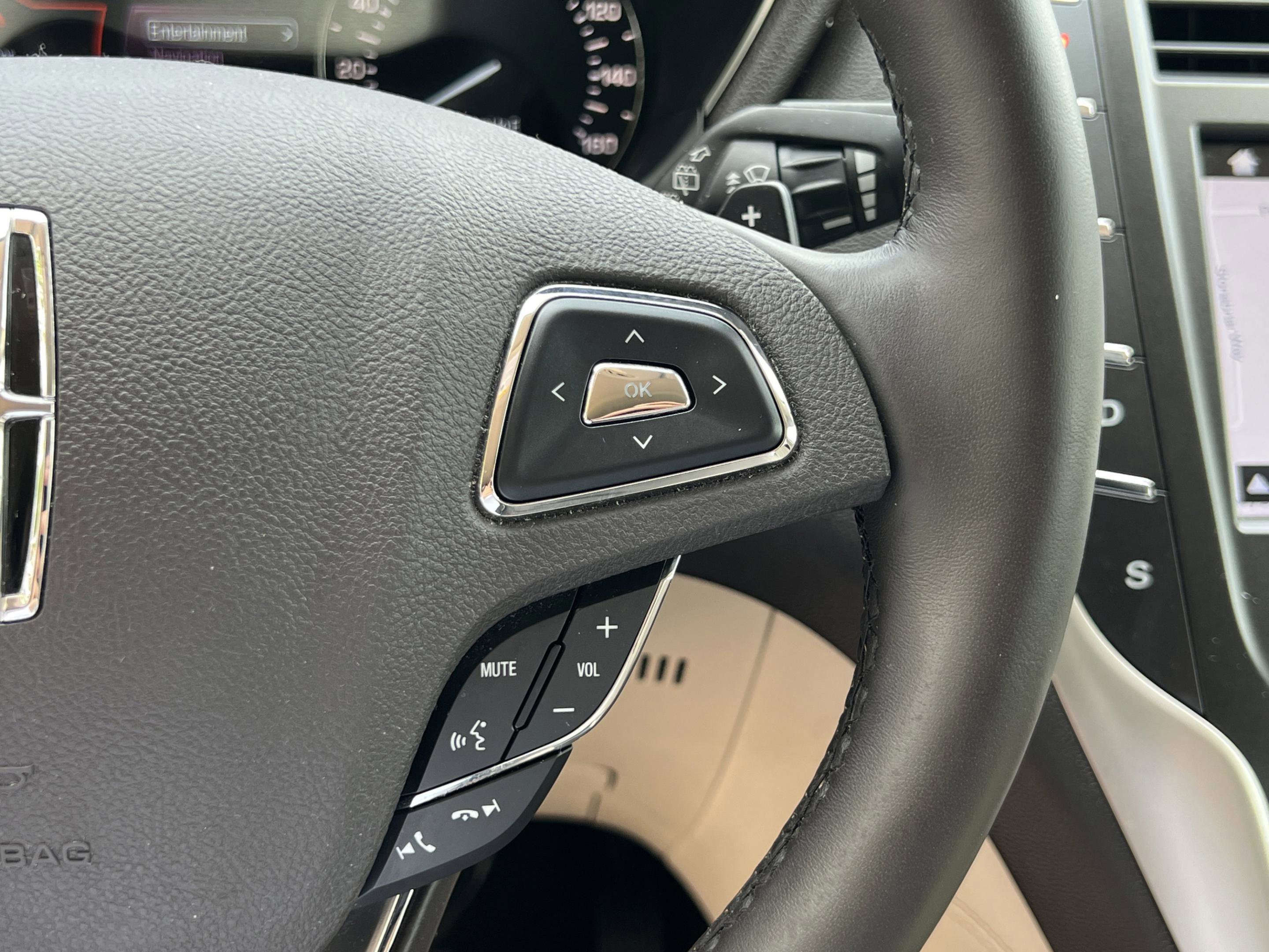 Used 2018 Lincoln MKC Select w/ Select Plus Package FWD image 12
