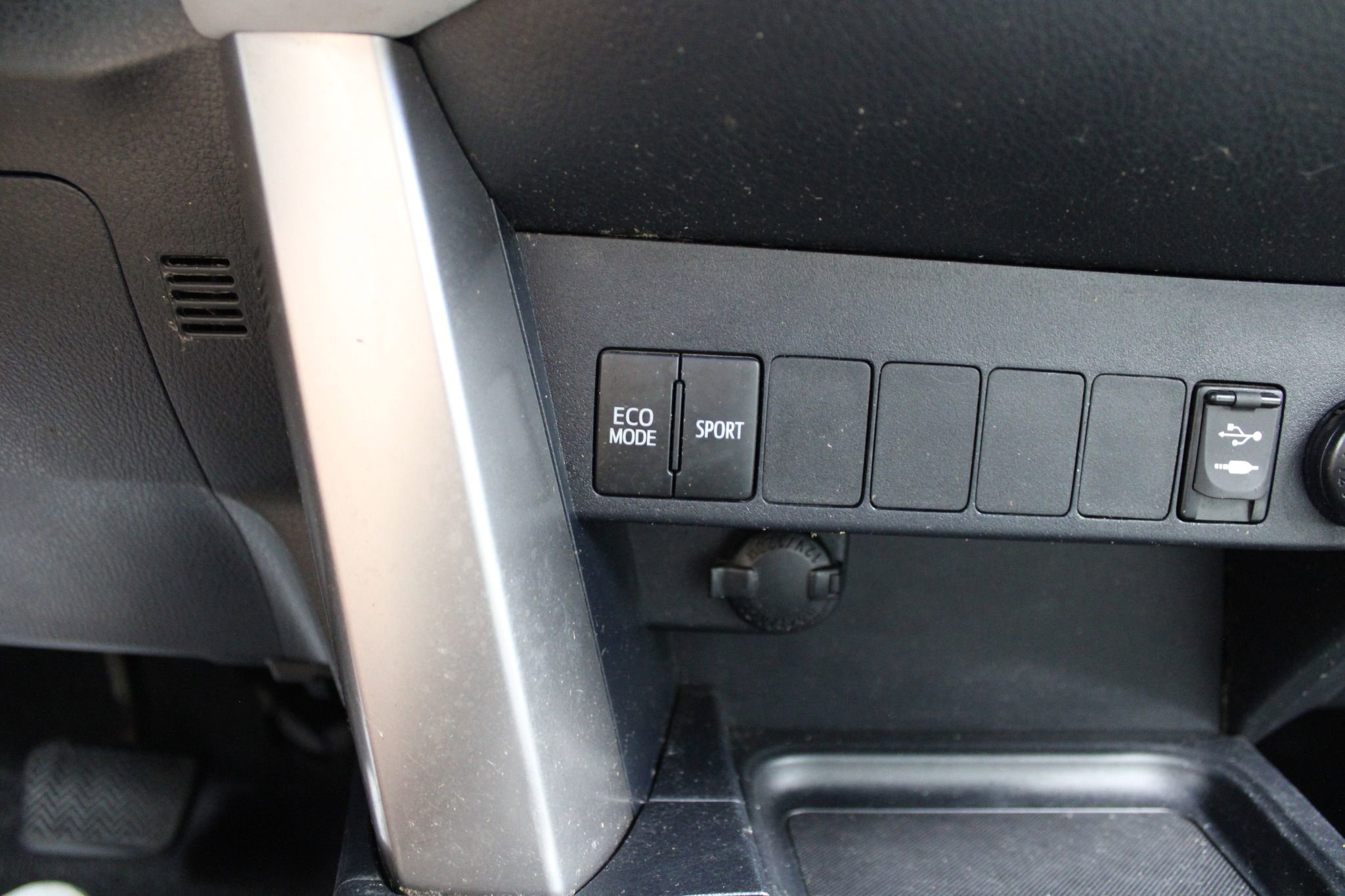 Used 2017 Toyota RAV4 XLE w/ Plus Special Value Package image 39