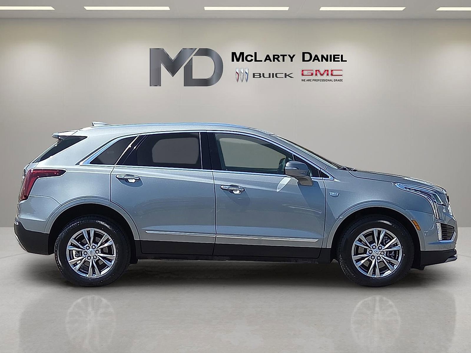 Certified 2023 Cadillac XT5 Premium Luxury image 6