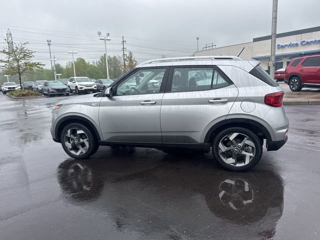 Used 2023 Hyundai Venue SEL w/ Cargo Package FWD image 12