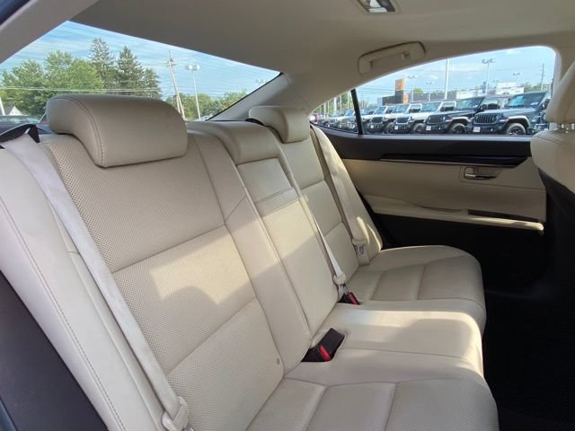 Used 2016 Lexus ES 350 w/ Navigation System Package FWD image 26