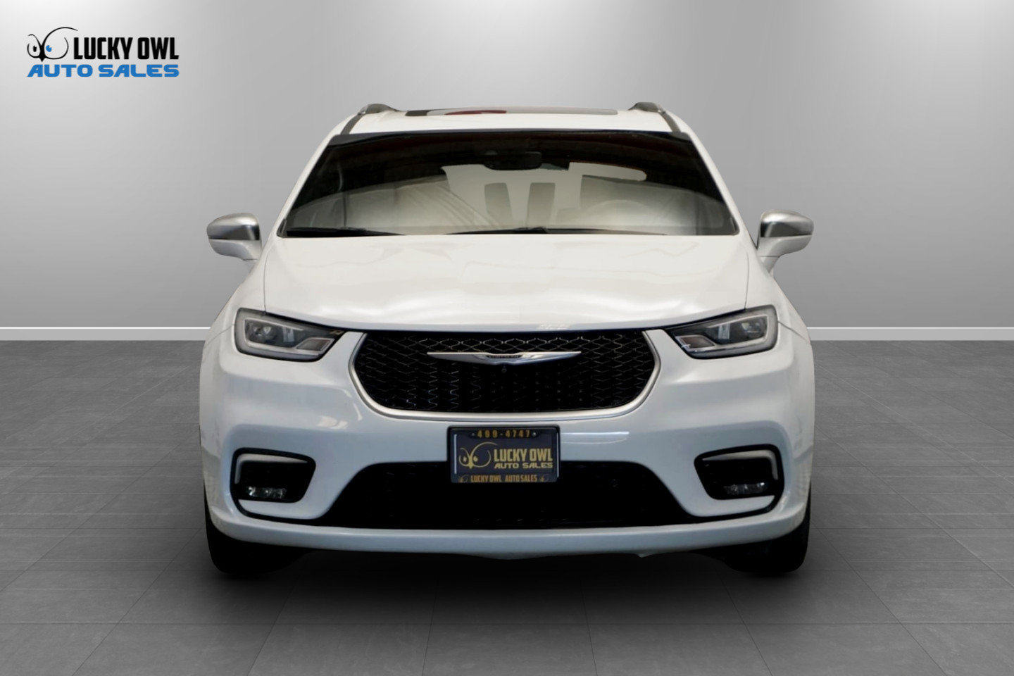 Used 2022 Chrysler Pacifica Pinnacle FWD image 2