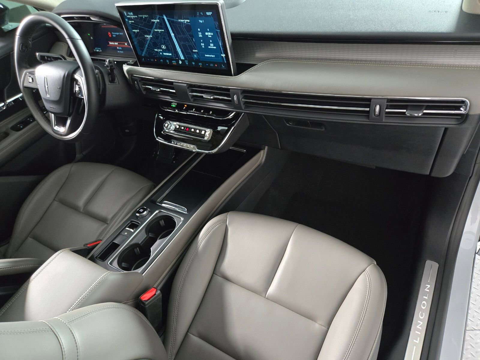 Certified 2025 Lincoln Corsair FWD image 18