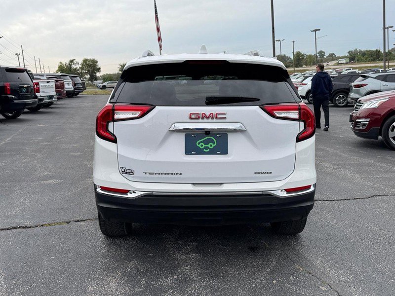 Certified 2022 GMC Terrain SLT image 4