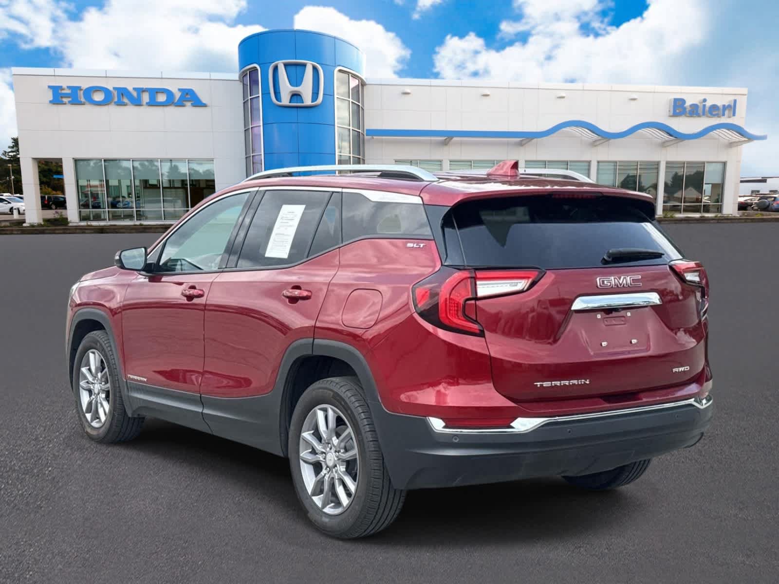 Used 2023 GMC Terrain SLT AWD/4WD image 3