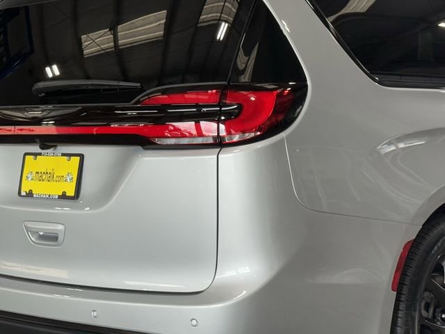 New 2026 Chrysler Pacifica Select w/ S Appearance Package image 10