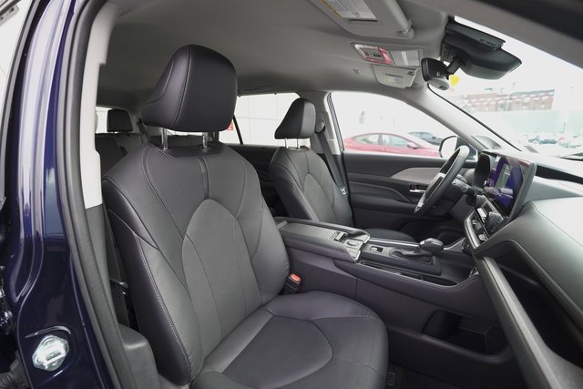 Used 2024 Toyota Grand Highlander Limited image 21