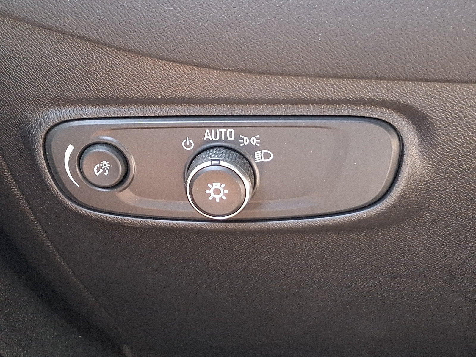 Used 2024 Chevrolet Equinox LT FWD image 23