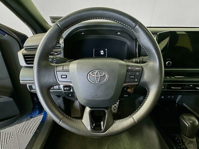 Used 2025 Toyota Camry SE image 13