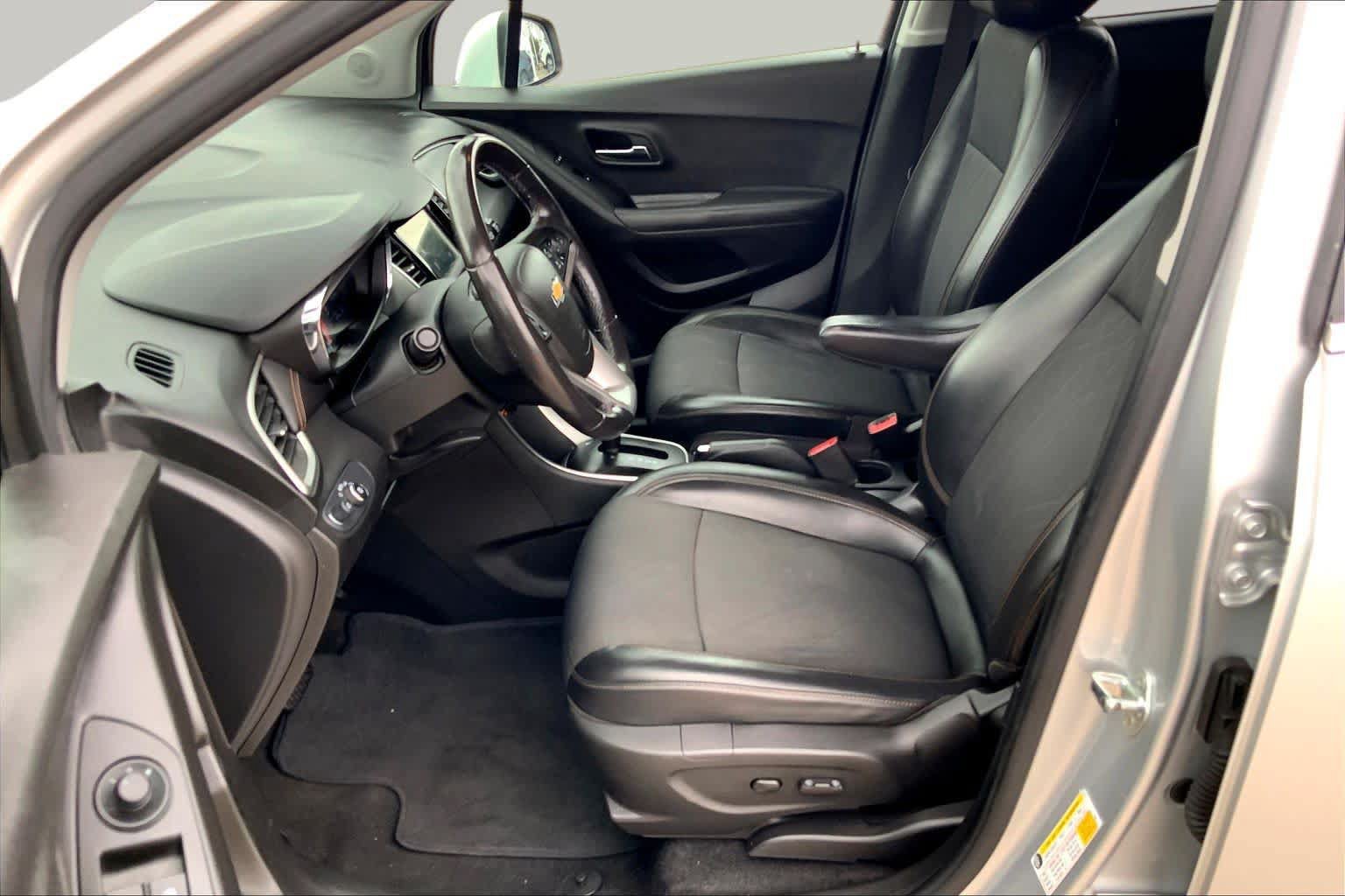 Used 2019 Chevrolet Trax LT w/ LT Convenience Package FWD image 7