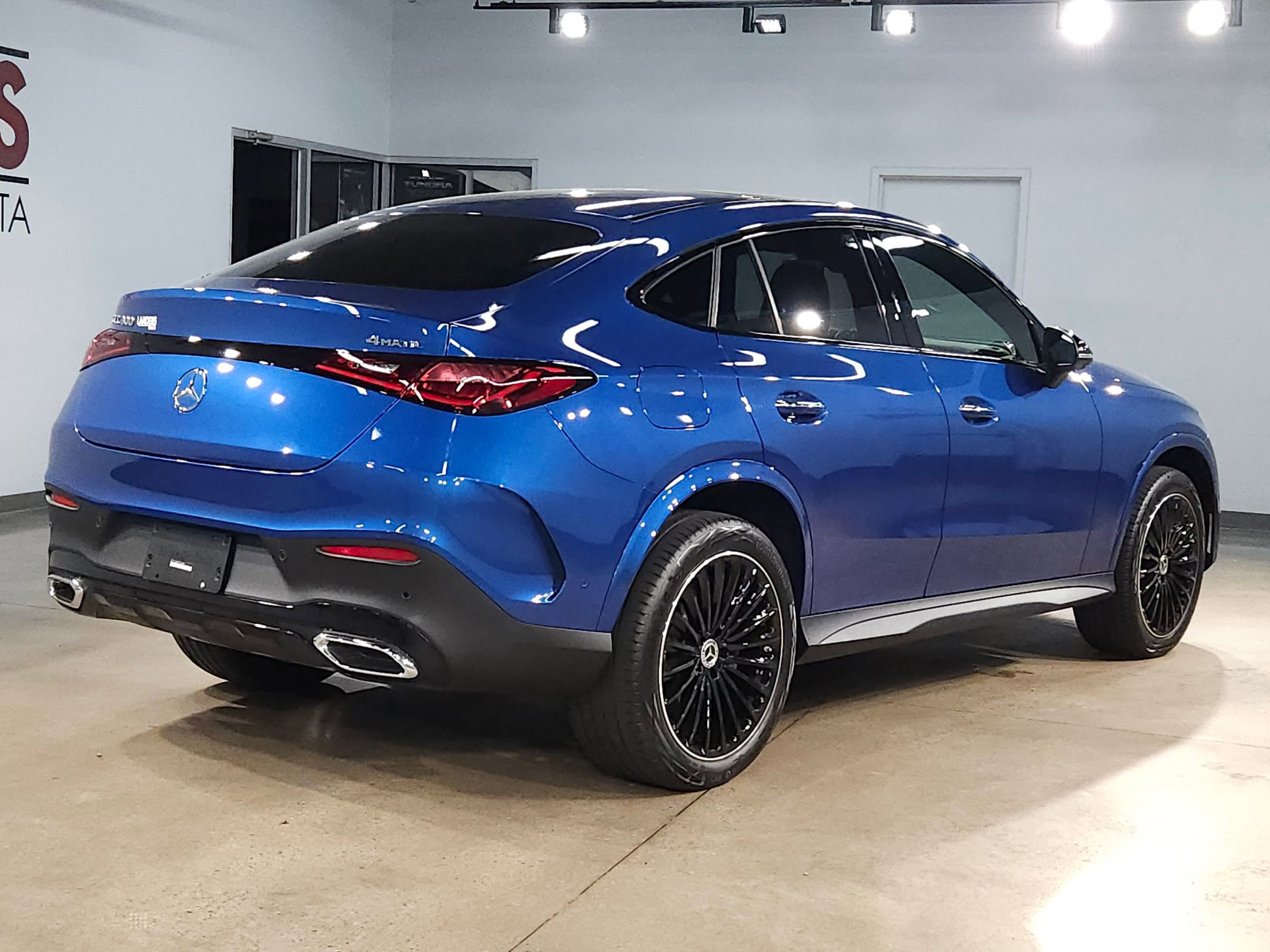 Used 2025 Mercedes-Benz GLC 300 4MATIC image 7