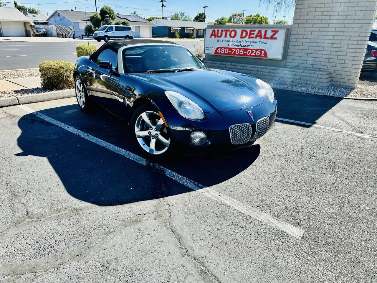 Used 2006 Pontiac Solstice Convertible w/ Premium Package RWD image 1