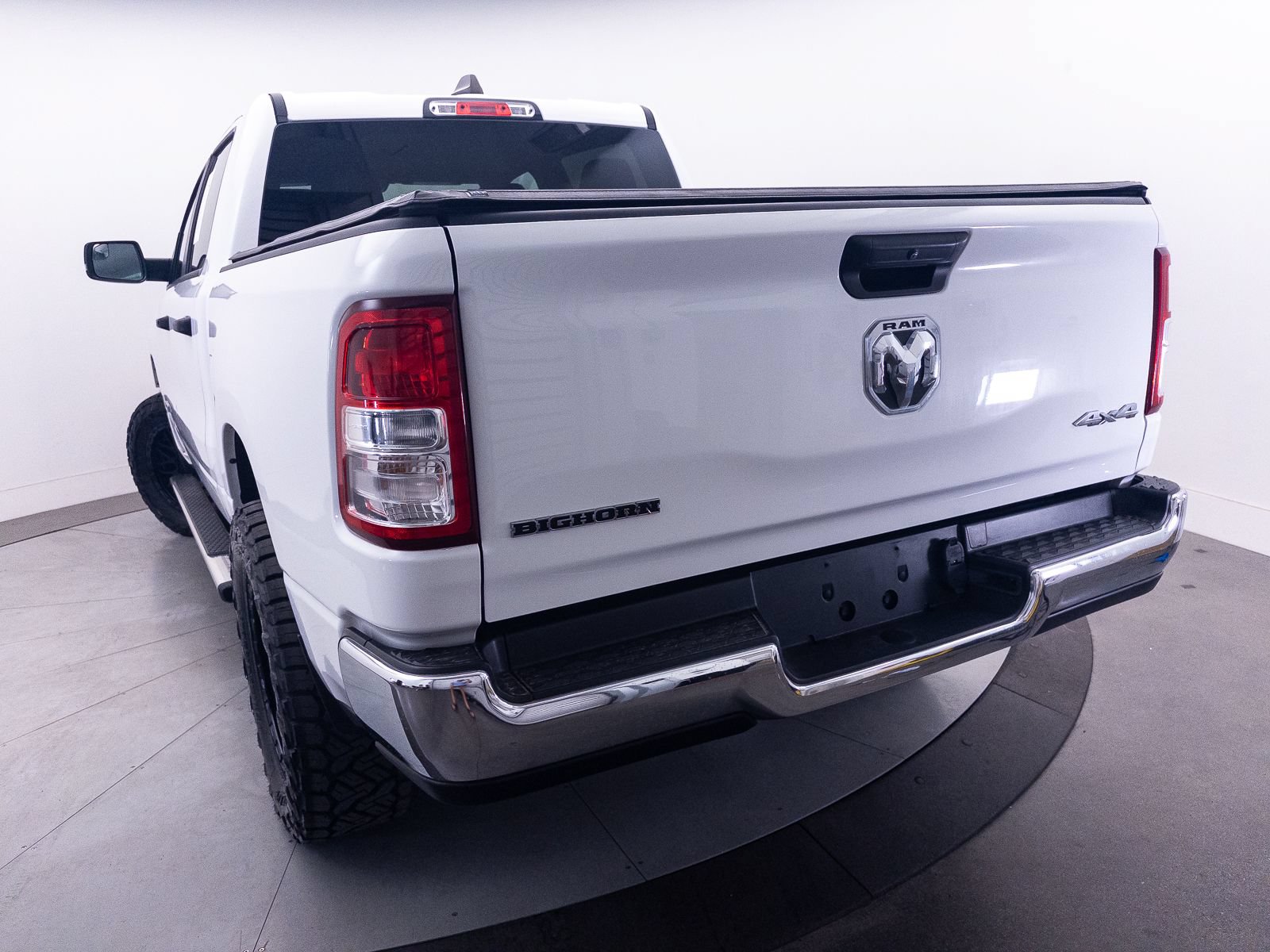 Used 2023 RAM 1500 4x4 Crew Cab image 8