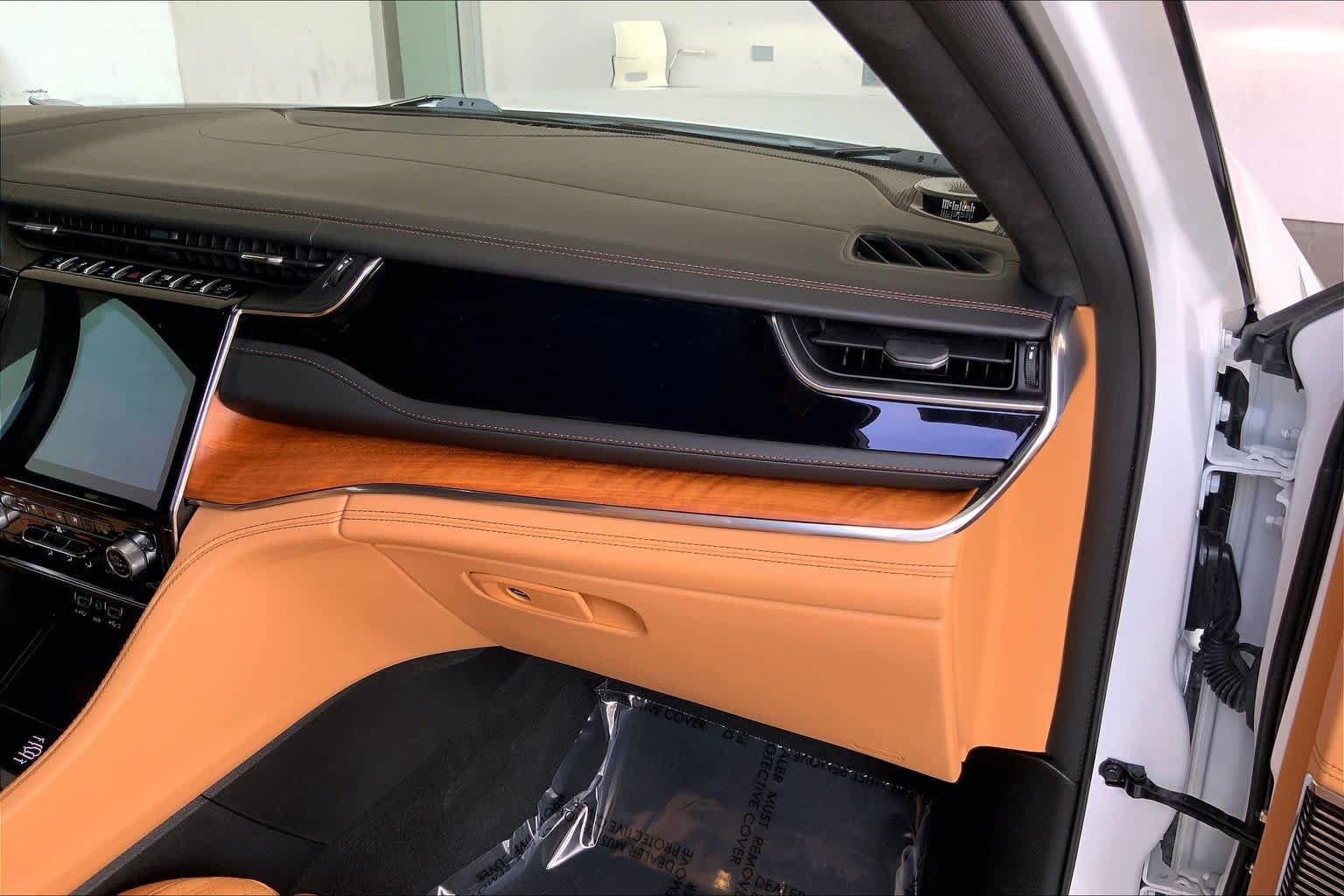Used 2023 Jeep Grand Cherokee L Summit AWD/4WD image 19