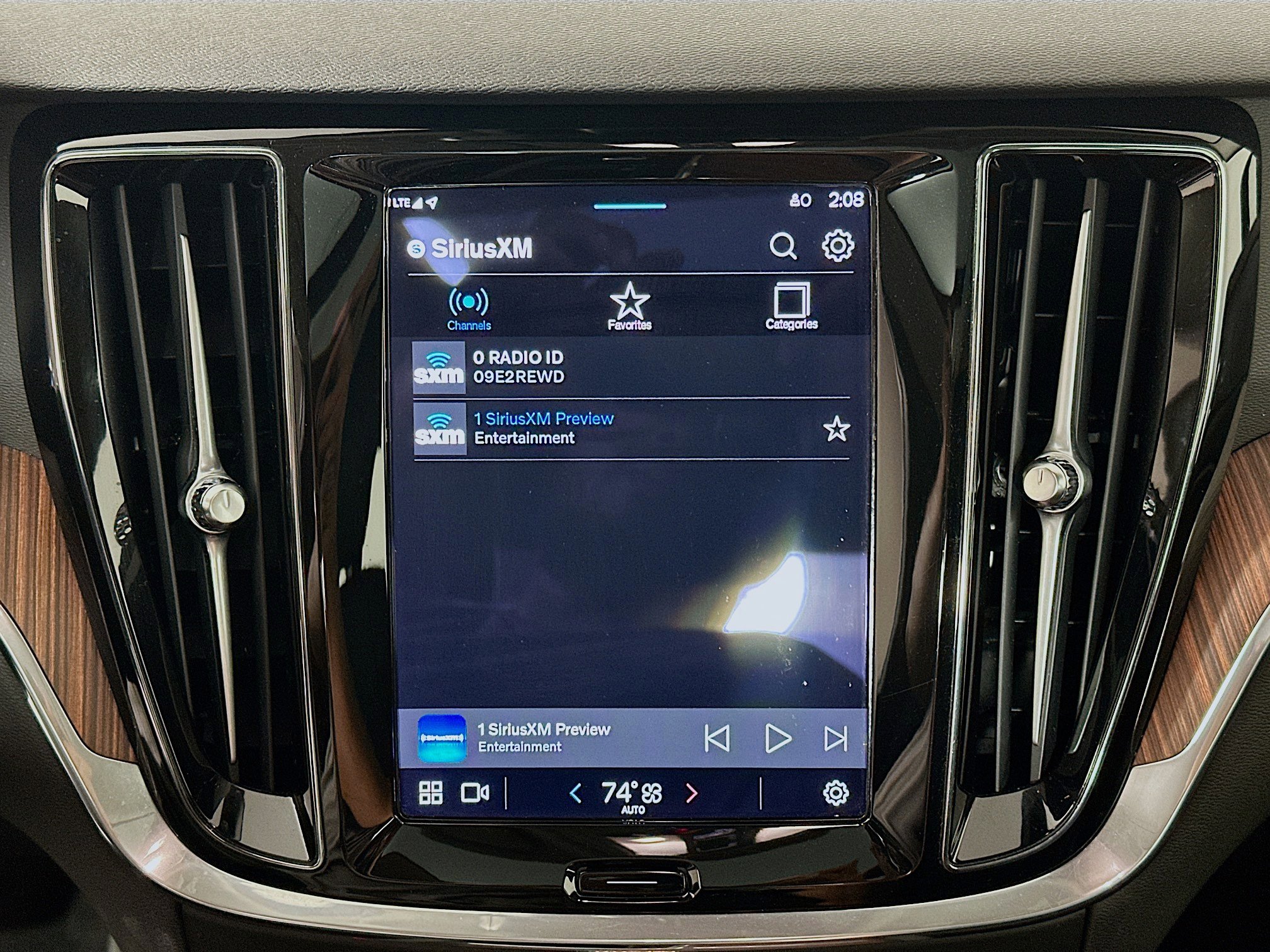 Used 2024 Volvo S60 B5 Plus image 19