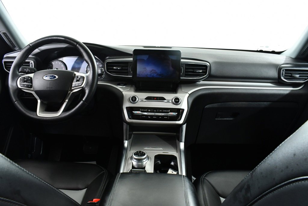 Used 2023 Ford Explorer XLT w/ Equipment Group 202A image 7