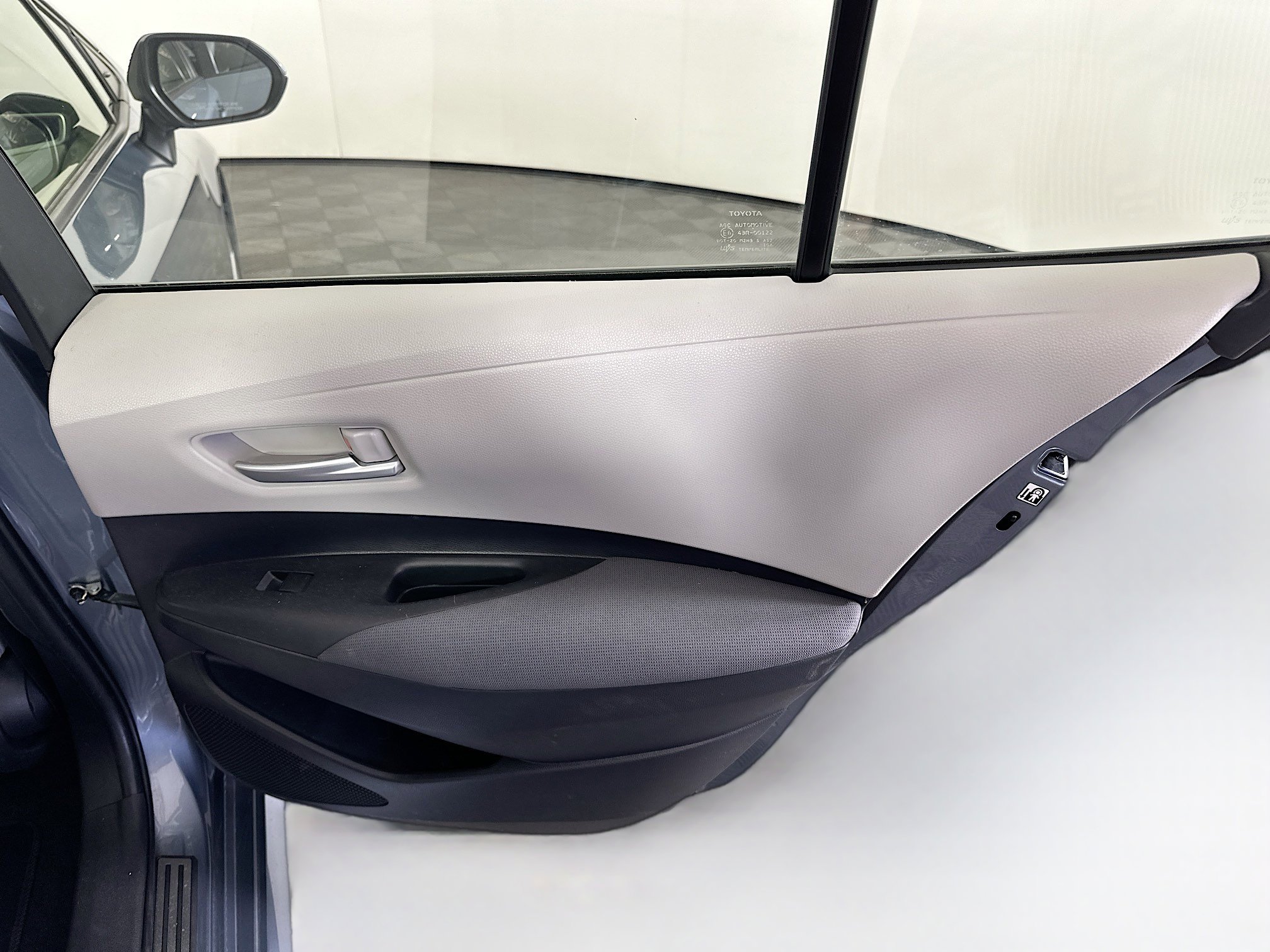 Used 2020 Toyota Corolla LE image 28