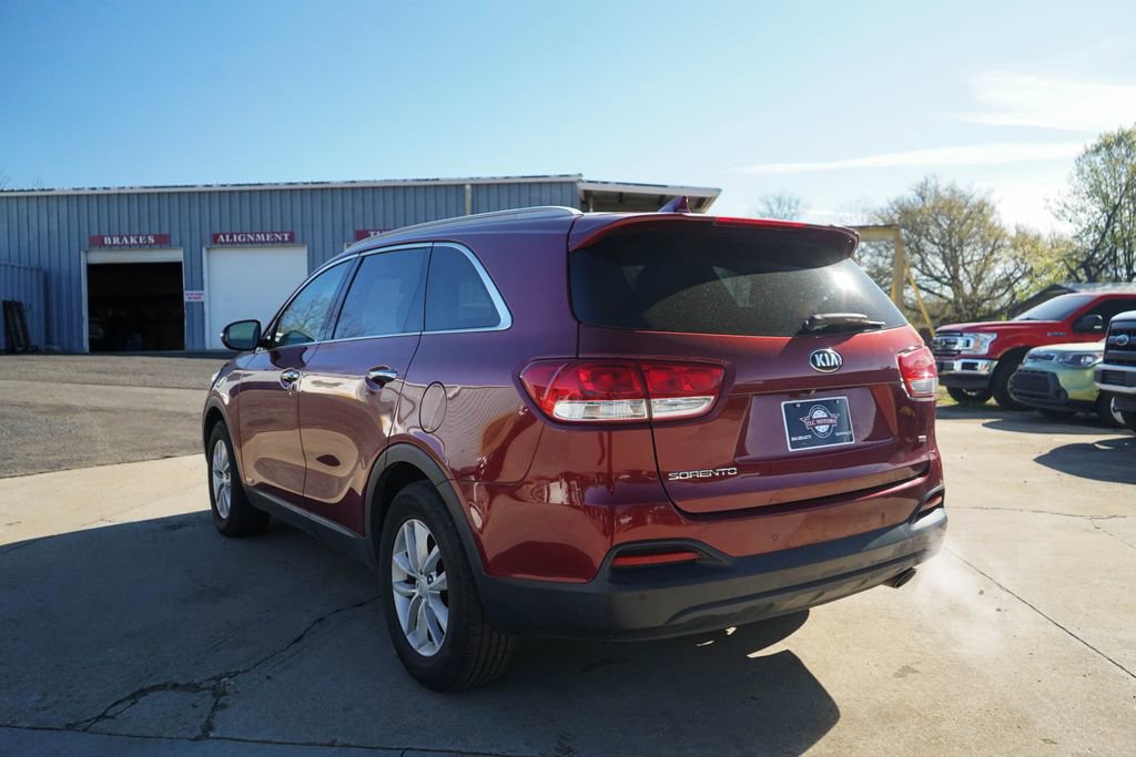 Used 2018 Kia Sorento LX image 4