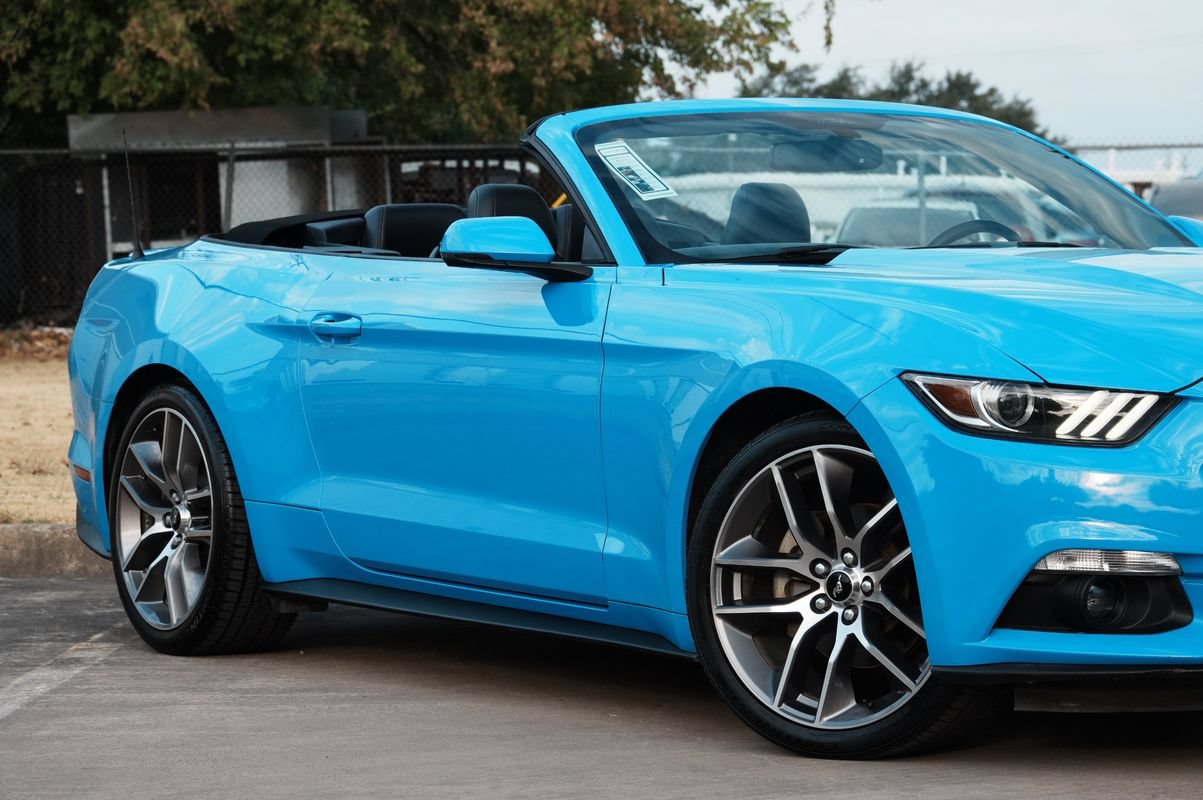 Used 2017 Ford Mustang Premium RWD image 18
