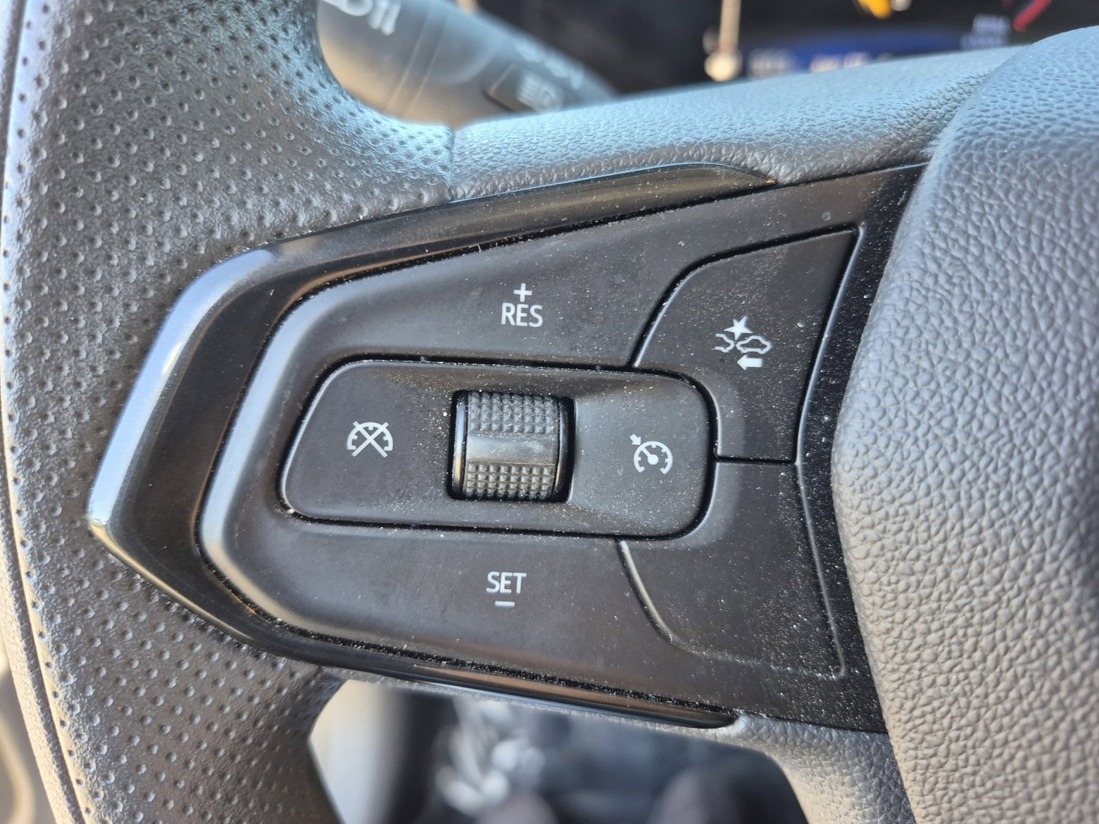 Used 2025 Chevrolet TrailBlazer LT AWD/4WD image 44