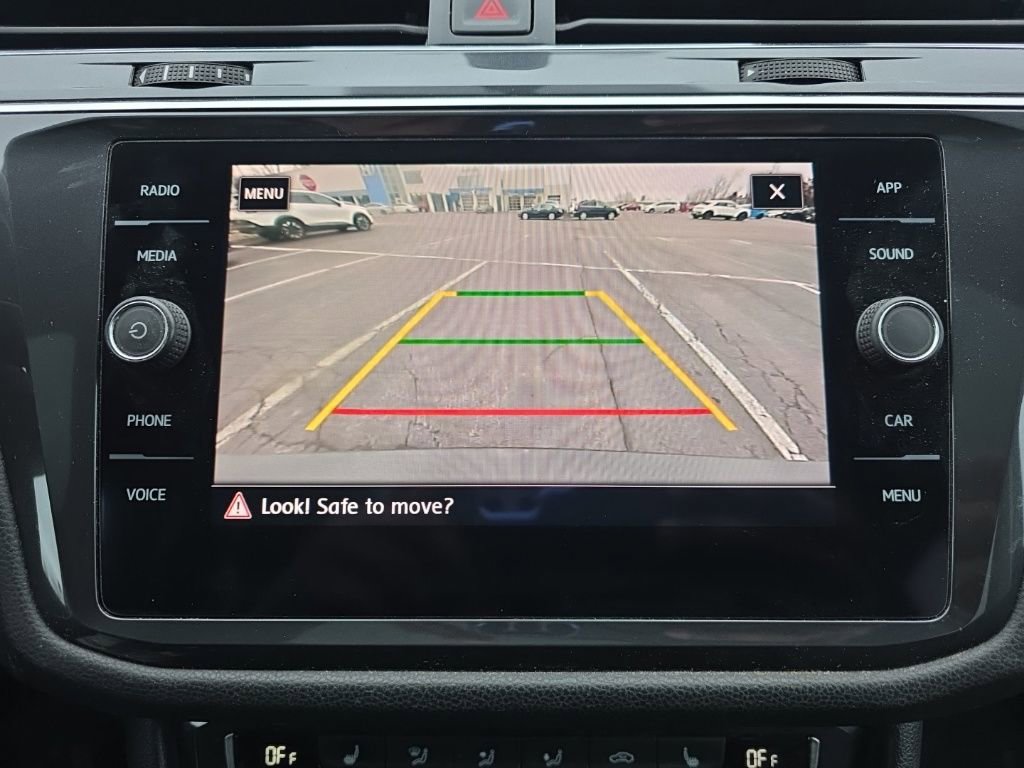 Used 2020 Volkswagen Tiguan SE w/ Panoramic Sunroof Package image 19