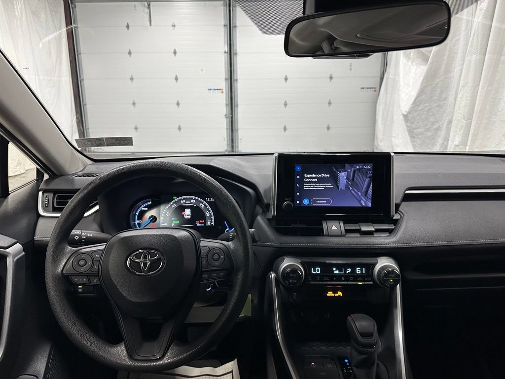 Used 2025 Toyota RAV4 LE AWD/4WD image 16