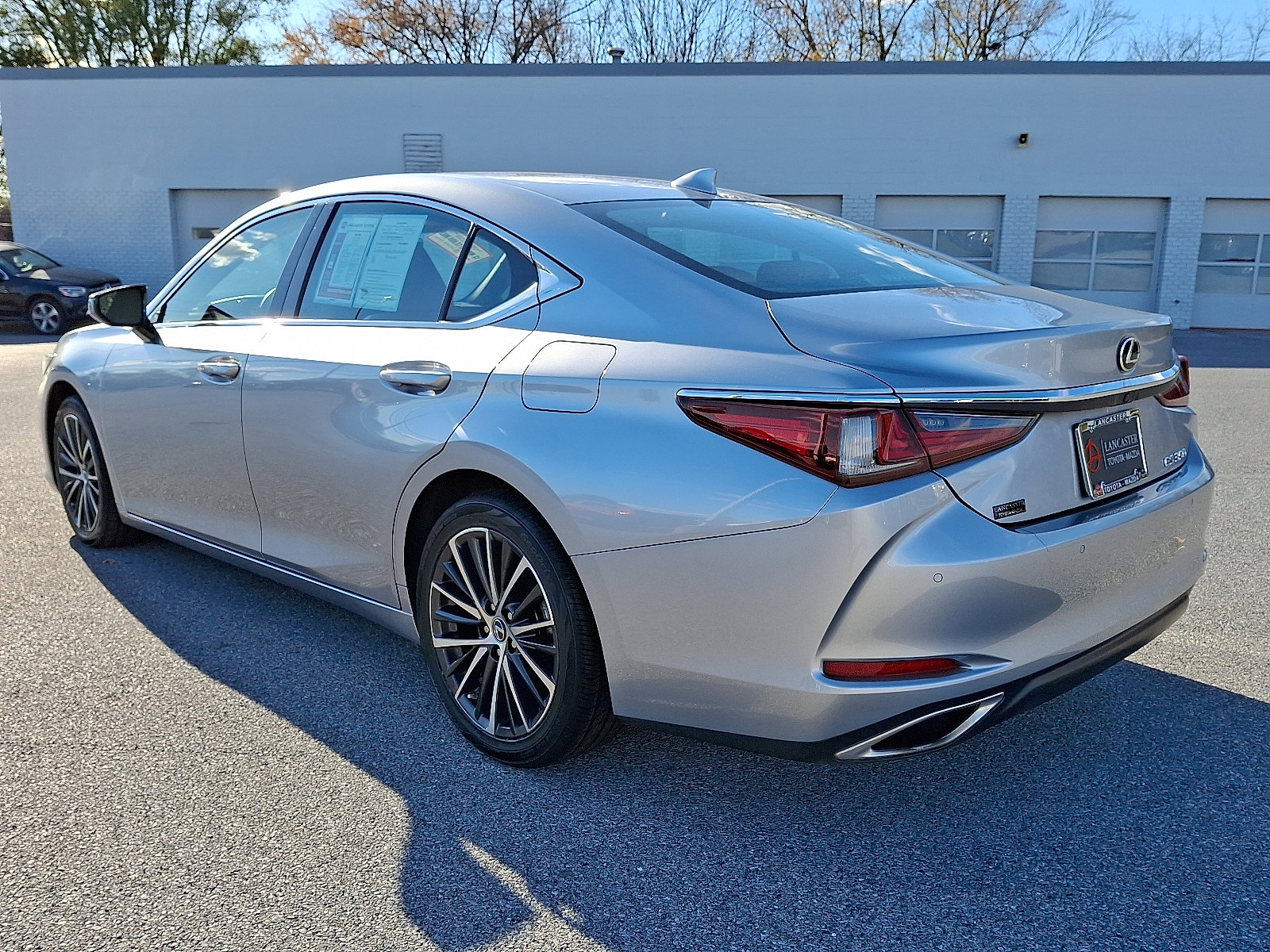 Used 2022 Lexus ES 350 w/ Premium Package image 5