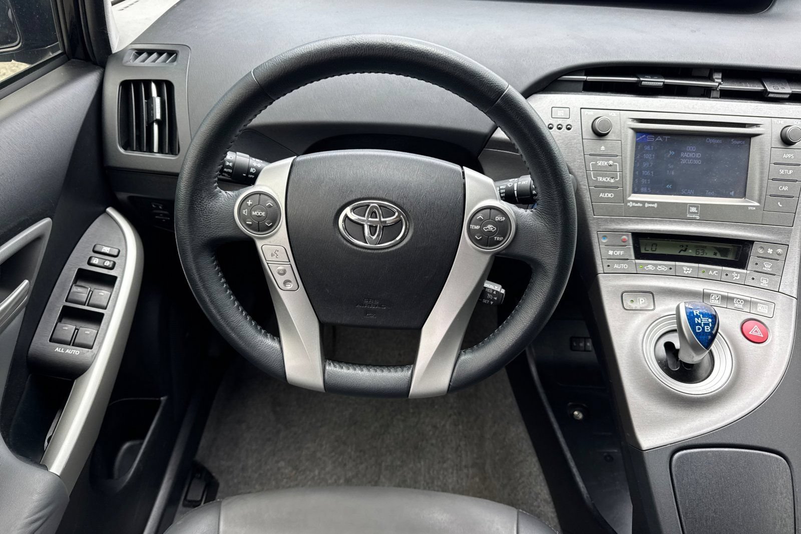 Used 2015 Toyota Prius Five FWD image 14
