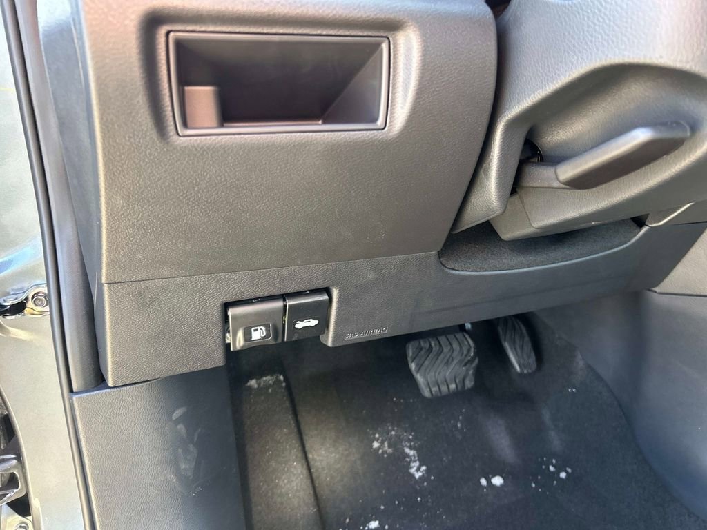 Used 2025 Nissan Versa SV w/ Trunk Package image 19