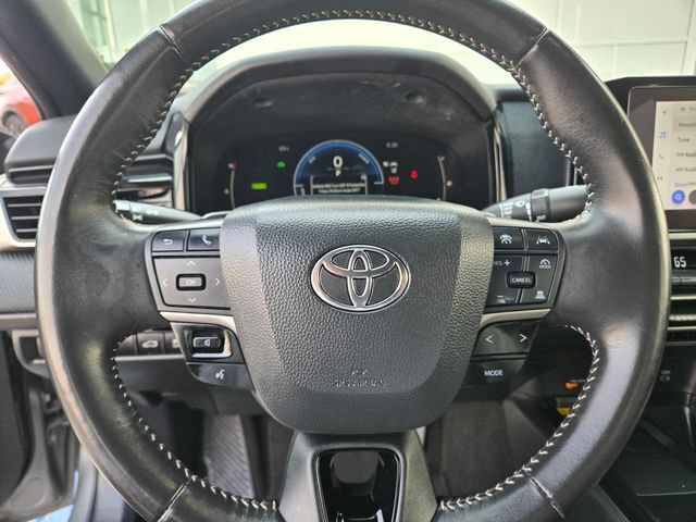 Used 2025 Toyota Camry SE FWD image 23
