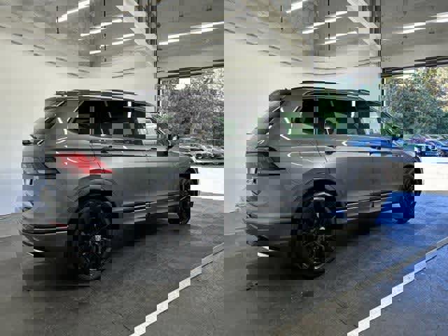 Used 2021 Volkswagen Tiguan SE R-Line image 6