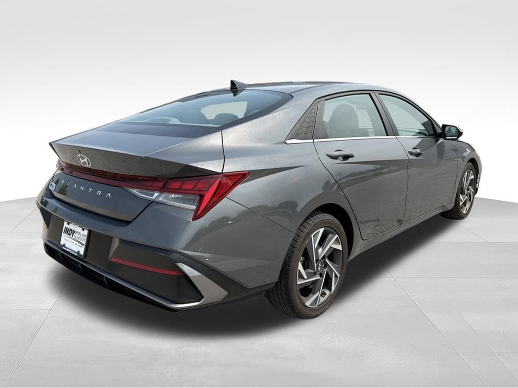 Used 2025 Hyundai Elantra SEL FWD image 4