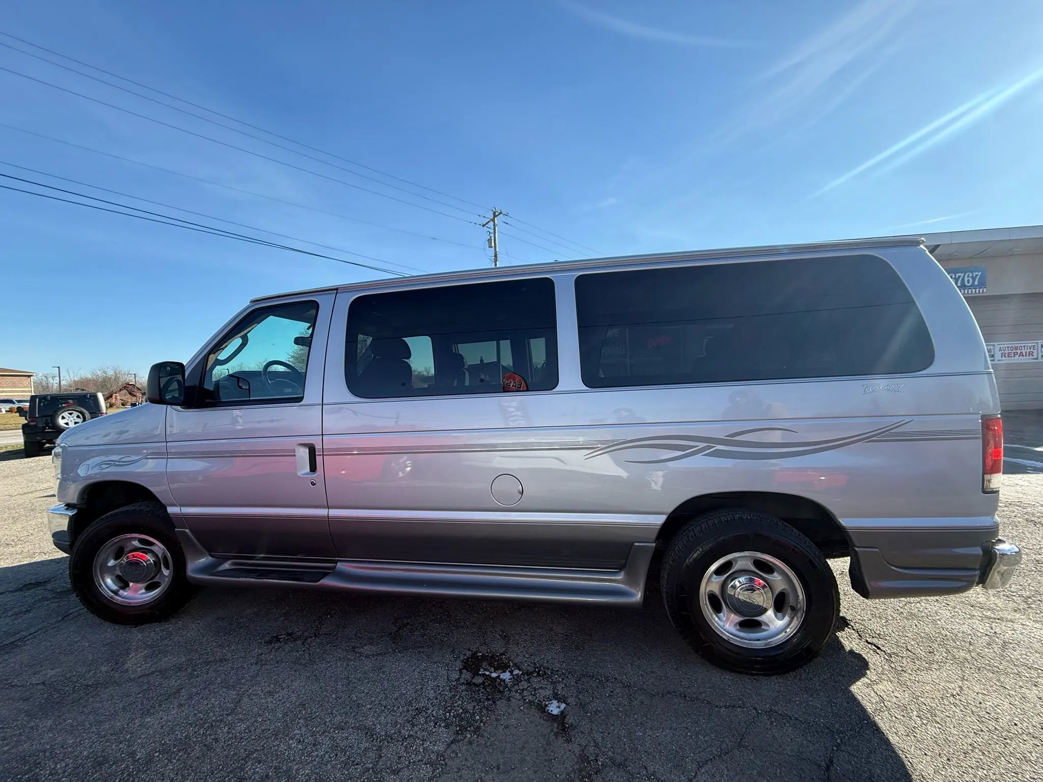 Used 2014 Ford E-150 and Econoline 150 image 9